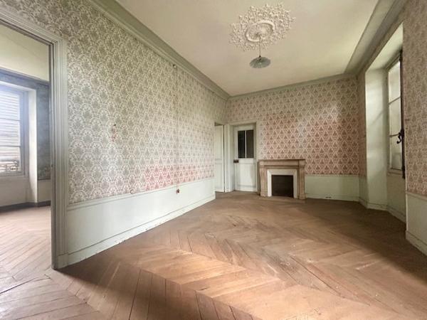 Marcoussis (91460) MARCOUSSIS - Propriété de type F7 - 246 m2 hab - Jardin d'env. 2 100 m2 - Grange