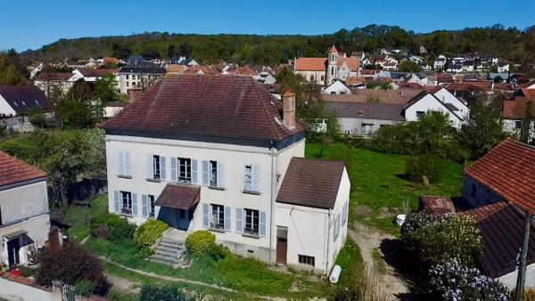 Marcoussis (91460) MARCOUSSIS - Propriété de type F7 - 246 m2 hab - Jardin d'env. 2 100 m2 - Grange