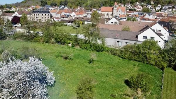 Marcoussis (91460) MARCOUSSIS - Propriété de type F7 - 246 m2 hab - Jardin d'env. 2 100 m2 - Grange