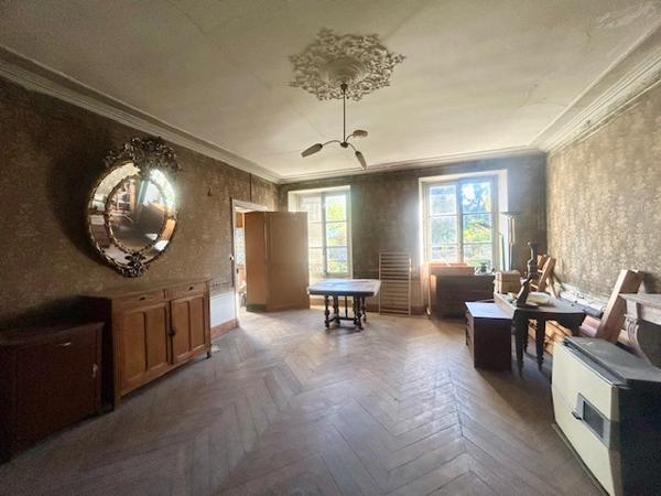 Marcoussis (91460) MARCOUSSIS - Propriété de type F7 - 246 m2 hab - Jardin d'env. 2 100 m2 - Grange