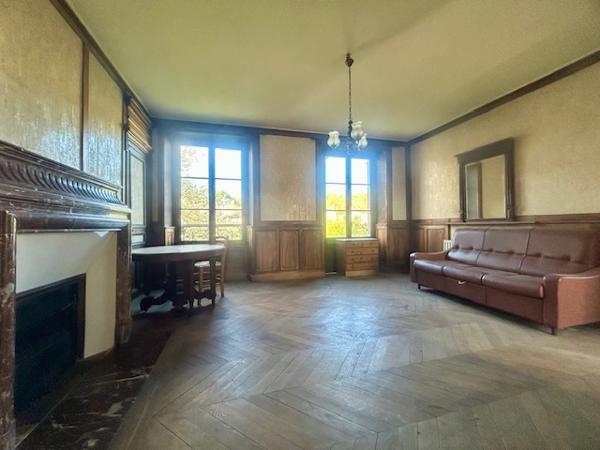 Marcoussis (91460) MARCOUSSIS - Propriété de type F7 - 246 m2 hab - Jardin d'env. 2 100 m2 - Grange