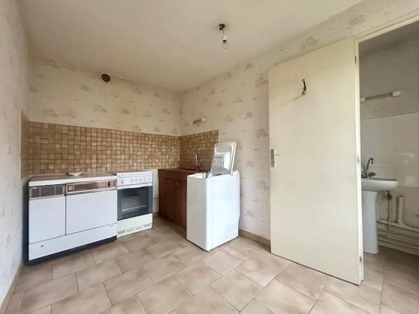 Marcoussis (91460) MARCOUSSIS - Propriété de type F7 - 246 m2 hab - Jardin d'env. 2 100 m2 - Grange