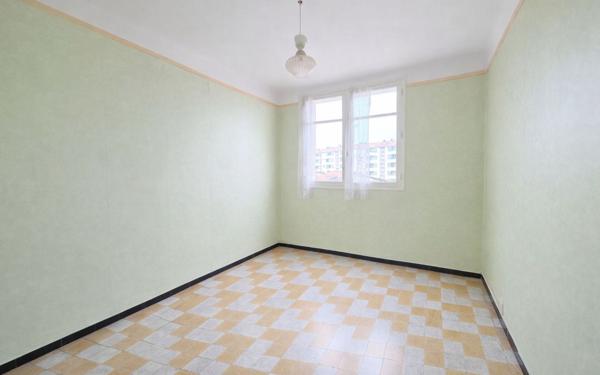 Appartement à vendre    4 pièces • 62,44 m2 Marseille 9