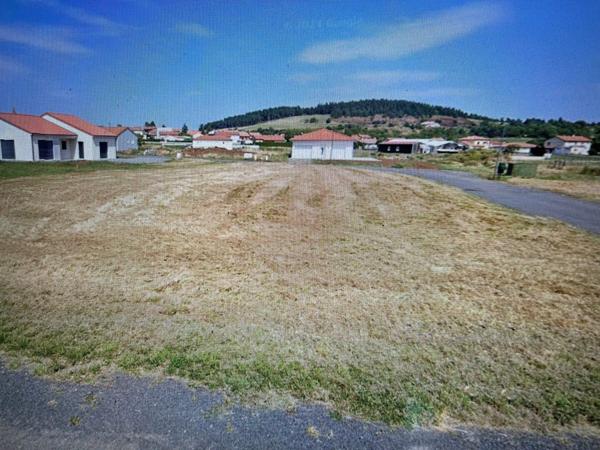 Terrain constructible de 674 m²