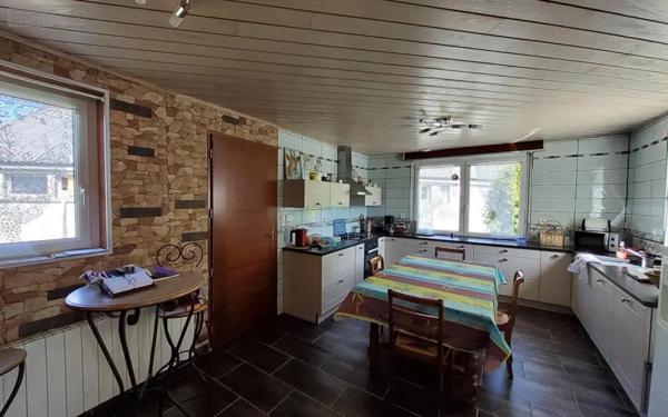 Achat - Maison Carhaix-Plouguer 29270 7 pièces 143 m 2 951 m 2
