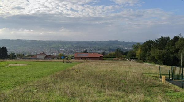 Joli terrain constructible en hauteur, belle vue dégagée
