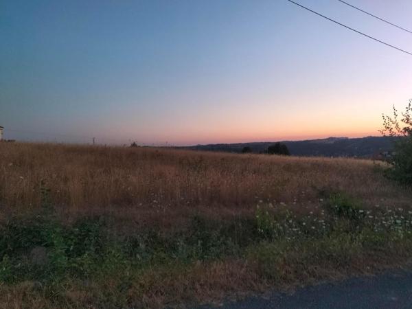 Joli terrain constructible en hauteur, belle vue dégagée