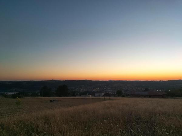 Joli terrain constructible en hauteur, belle vue dégagée