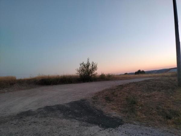 Joli terrain constructible en hauteur, belle vue dégagée