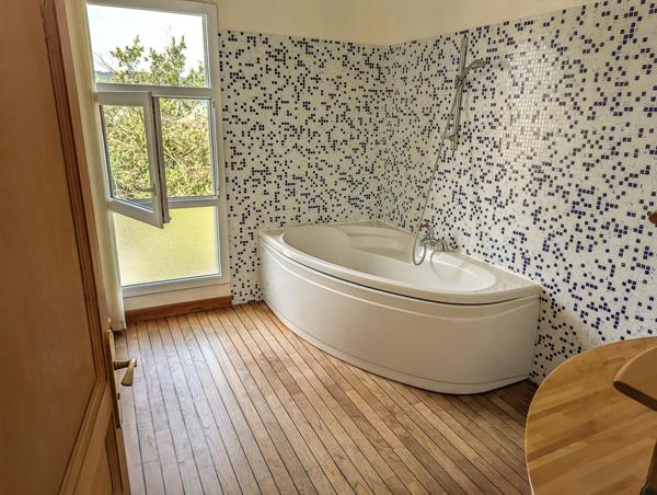 Maison + Entrepot / Bureaux + Terrain constructible