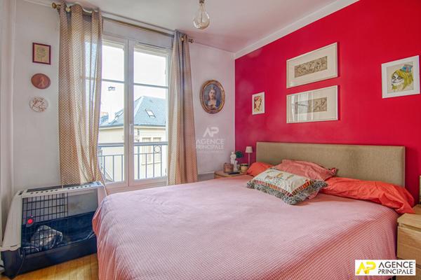 Versailles Chantiers Appartement 4 pièces 82 m² situé au 1er étage avec ascenseur, cave et parking double en enfilade en sous sol €650 000 ** - Référence 25419