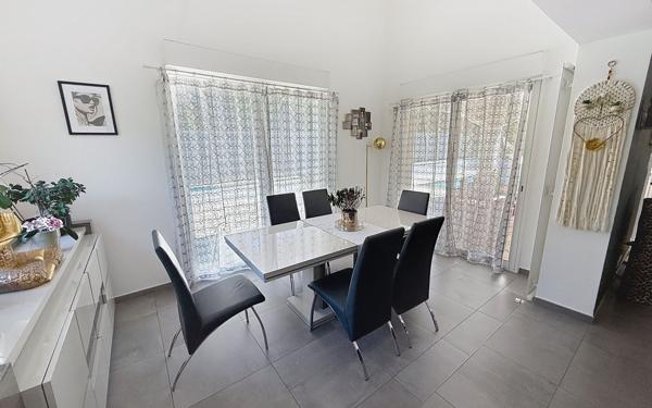 Maison à vendre    5 pièces • 151 m2 Fréjus