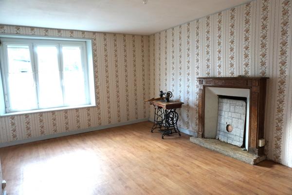 Maison en pierre, 1074m² de terrain, dépendances.