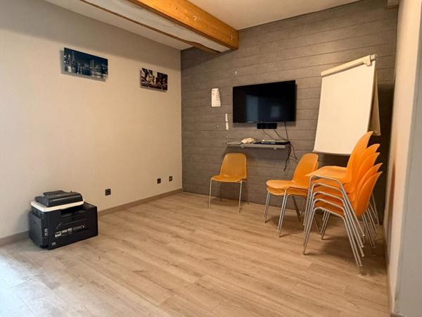 Immeuble avec local commercial et appartement de 3 pièces indépendant