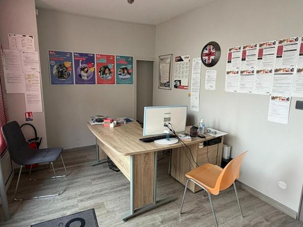 Immeuble avec local commercial et appartement de 3 pièces indépendant