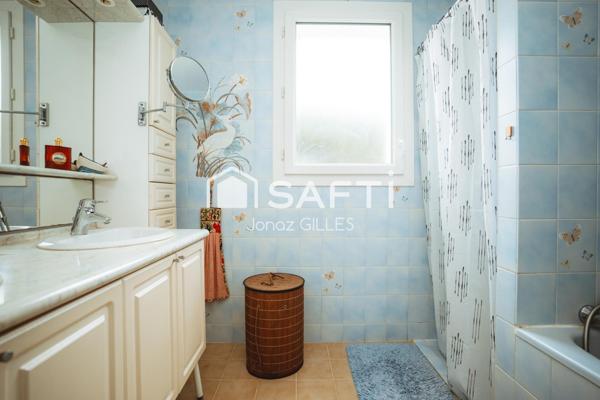 Maison avec piscine, dépendance et grand espace