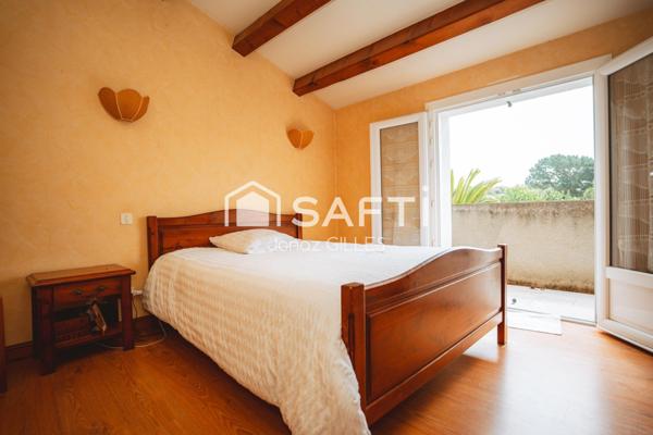 Maison avec piscine, dépendance et grand espace