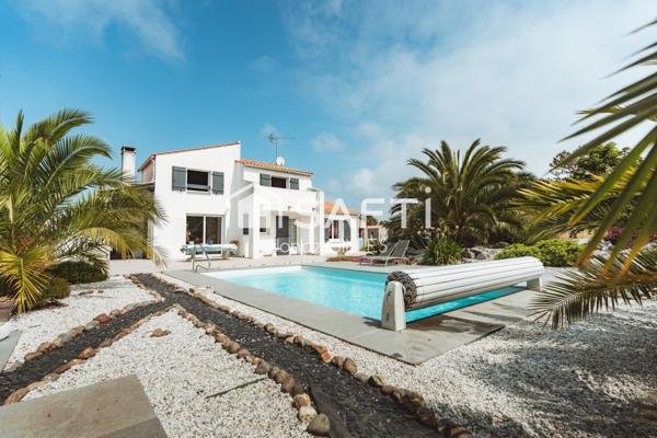 Maison avec piscine, dépendance et grand espace