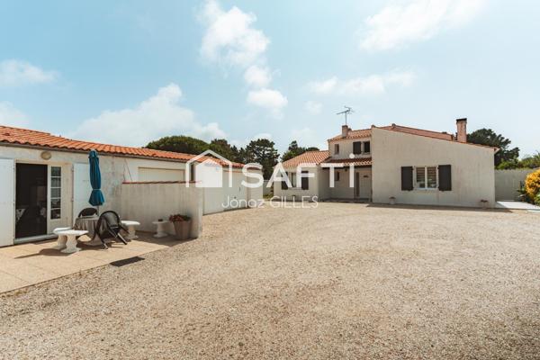 Maison avec piscine, dépendance et grand espace