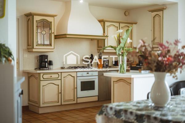 Maison avec piscine, dépendance et grand espace