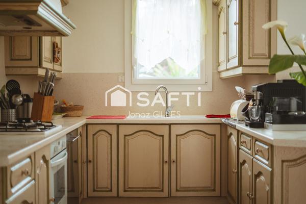 Maison avec piscine, dépendance et grand espace