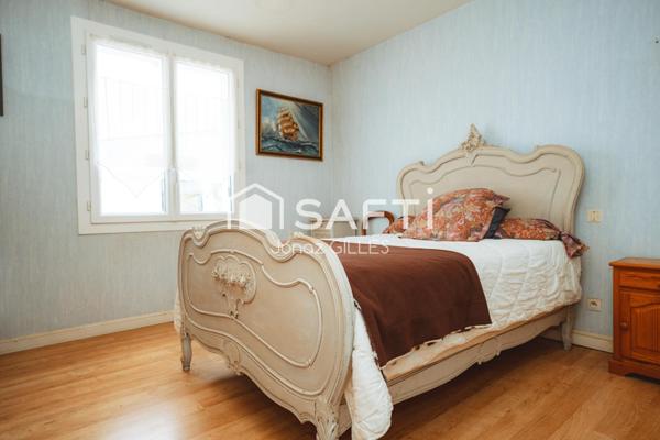 Maison avec piscine, dépendance et grand espace