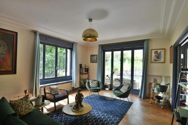 COURS LA VILLE - maison d'architecte 300 m² - terrain 6000m²