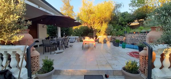 COURS LA VILLE - maison d'architecte 300 m² - terrain 6000m²