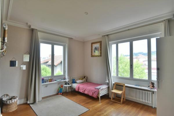 COURS LA VILLE - maison d'architecte 300 m² - terrain 6000m²