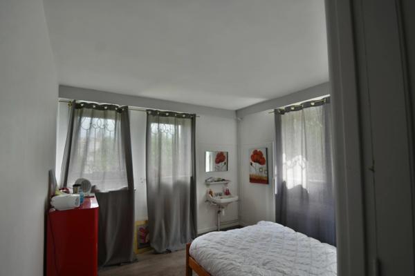 COURS LA VILLE - maison d'architecte 300 m² - terrain 6000m²