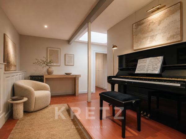 Rare à Carcassonne, cet appartement de 280 m² conjugue élégance, volumes remarquables et terrasse de 50 m² en plein centre-ville.
