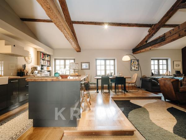Rare à Carcassonne, cet appartement de 280 m² conjugue élégance, volumes remarquables et terrasse de 50 m² en plein centre-ville.