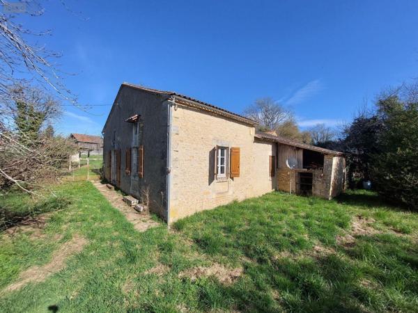 Maison à restaurer à vendre à Javerlhac et la Chapelle Saint Robert en Dordogne (24300), ref : 18113/107