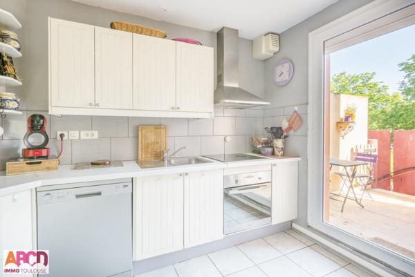 T5 en triplex avec jardin proche de La Dépêche du Midi.