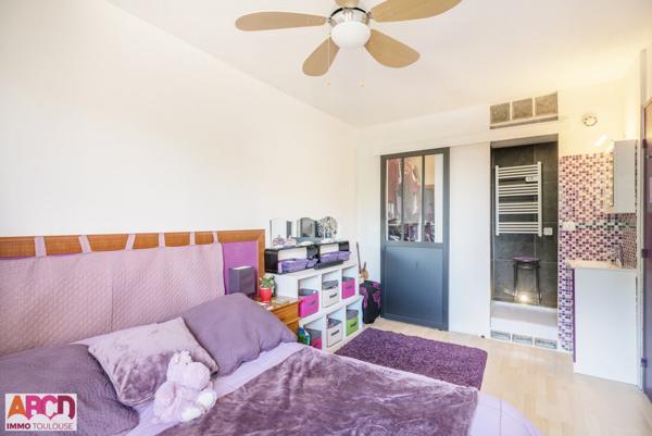 T5 en triplex avec jardin proche de La Dépêche du Midi.