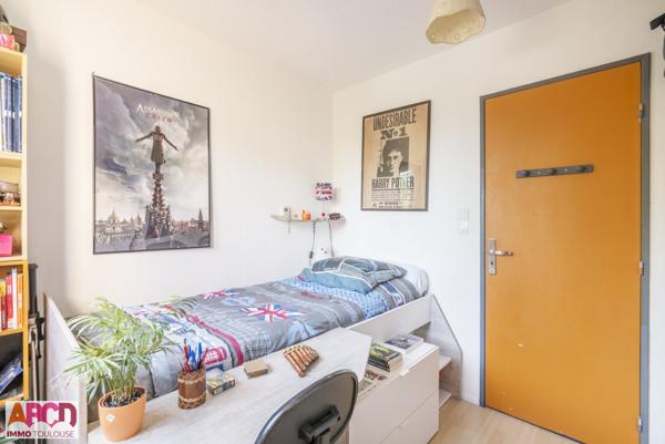 T5 en triplex avec jardin proche de La Dépêche du Midi.