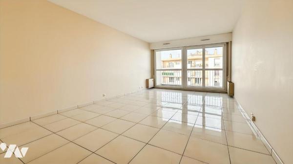 REIMS- SAINT MARCEAUX 
Appartement de 5 pièces d'une superficie de 105m² avec Balcon , situé a...