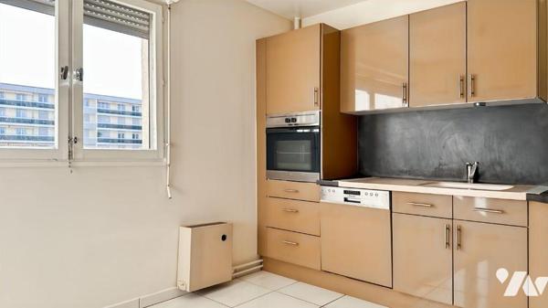 REIMS- SAINT MARCEAUX 
Appartement de 5 pièces d'une superficie de 105m² avec Balcon , situé a...