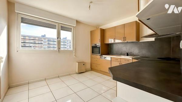 REIMS- SAINT MARCEAUX 
Appartement de 5 pièces d'une superficie de 105m² avec Balcon , situé a...