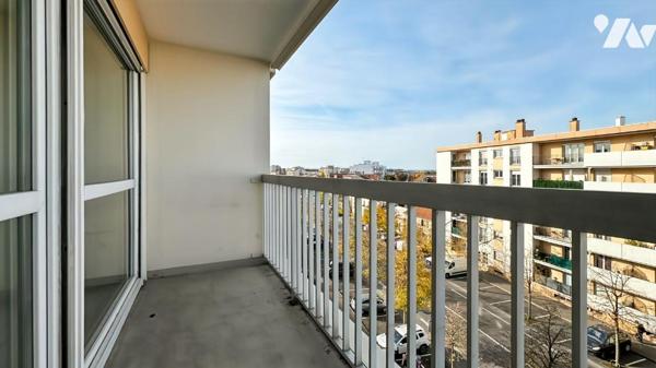 REIMS- SAINT MARCEAUX 
Appartement de 5 pièces d'une superficie de 105m² avec Balcon , situé a...