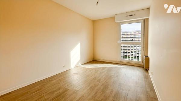 REIMS- SAINT MARCEAUX 
Appartement de 5 pièces d'une superficie de 105m² avec Balcon , situé a...