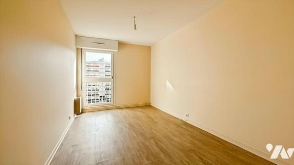 REIMS- SAINT MARCEAUX 
Appartement de 5 pièces d'une superficie de 105m² avec Balcon , situé a...