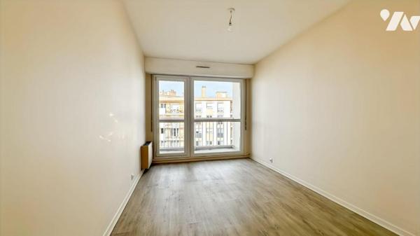 REIMS- SAINT MARCEAUX 
Appartement de 5 pièces d'une superficie de 105m² avec Balcon , situé a...