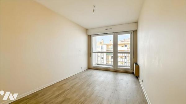 REIMS- SAINT MARCEAUX 
Appartement de 5 pièces d'une superficie de 105m² avec Balcon , situé a...