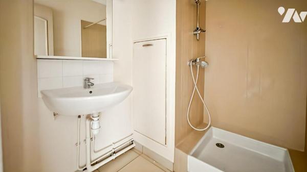 REIMS- SAINT MARCEAUX 
Appartement de 5 pièces d'une superficie de 105m² avec Balcon , situé a...