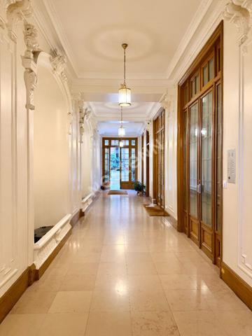 Hôtel de ville 4 Pièces 111 m² avec 2 Balcons