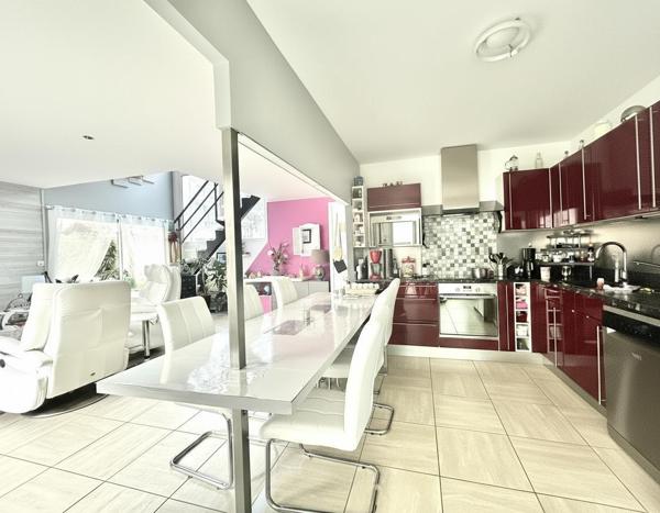 Vente
                Maison101,6 m² - 4 Pièces -
                    LA ROCHELLE (17000)