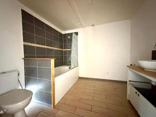 SAINT-MARTIN-LE-BEAU -Coeur de bourg - Appartement 3 pièces de 68 m²