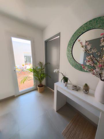 ENTRAIGUES-SUR-LA-SORGUE – MAISON DE PLAIN-PIED AVEC PISCINE