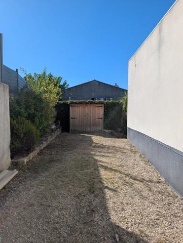 ENTRAIGUES-SUR-LA-SORGUE – MAISON DE PLAIN-PIED AVEC PISCINE